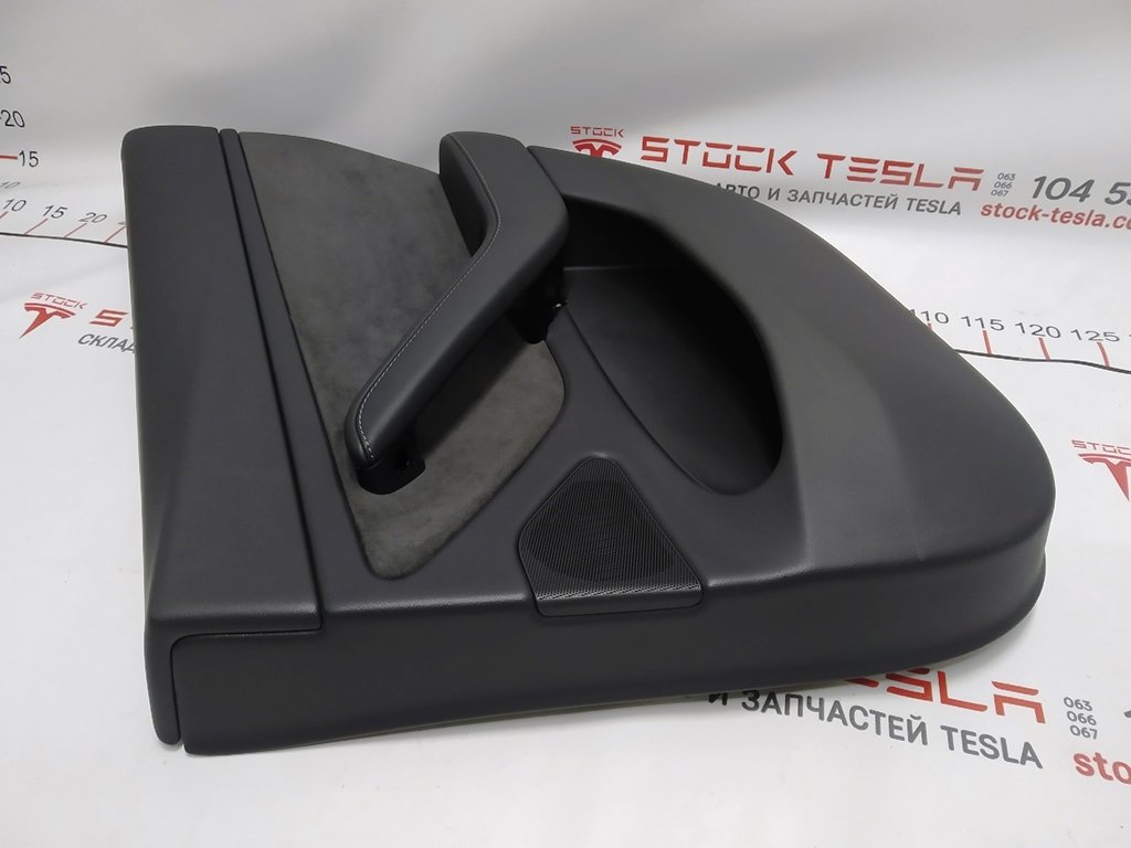 11 Карта двери задней правой в сборе PREM BLACK Tesla model 3 1090415-01-M